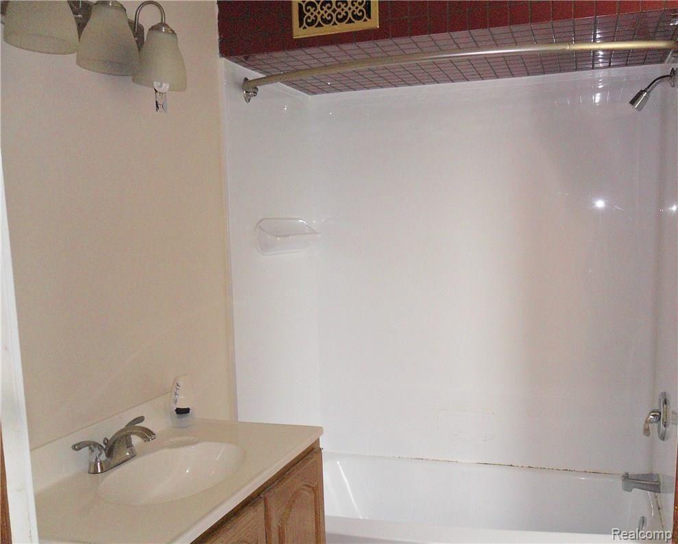 29442 King Road Romulus, MI 48174 - Photo 11 of 16 SAM_6177.JPG