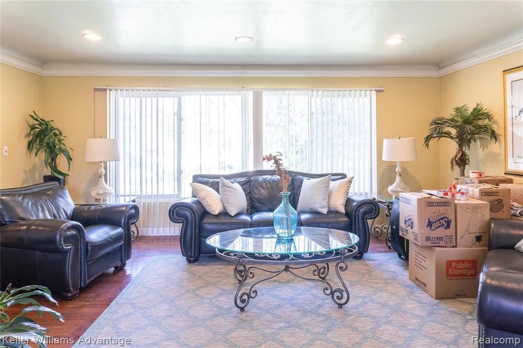 26073 Drake Road Farmington Hills, MI 48331 - Photo 9 of 39