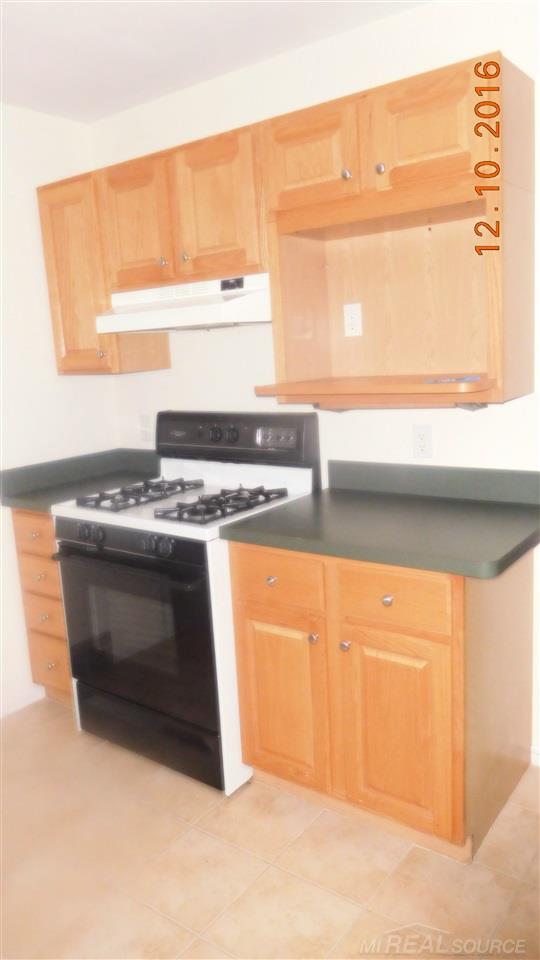 15026 Stephens Road Eastpointe, MI 48021 - Photo 8 of 30 31309360-7.JPG