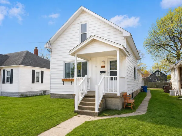 $215,000 | 289 6th Street, Manistee, MI 49660