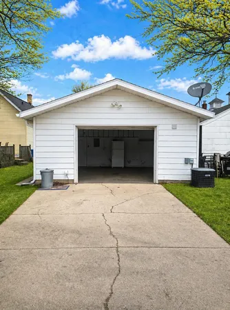 $215,000 | 289 6th Street, Manistee, MI 49660