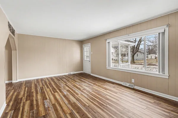 $215,000 | 289 6th Street, Manistee, MI 49660