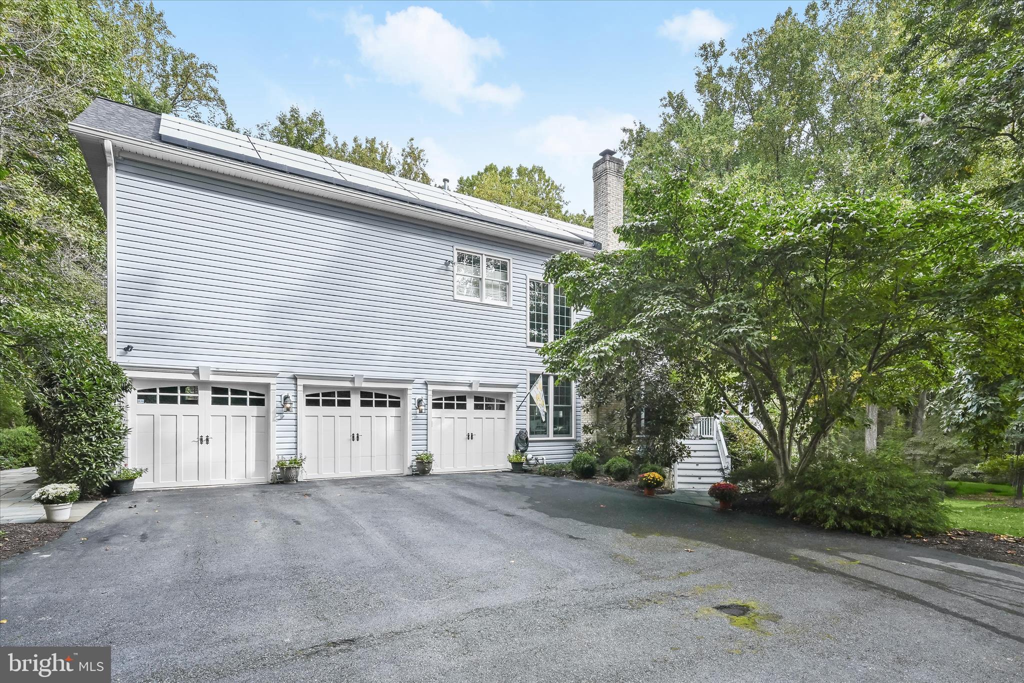 20521 Riggs Hill Way Brookeville, MD 20833 - Photo 7 of 34 3-Car Side-load Garage