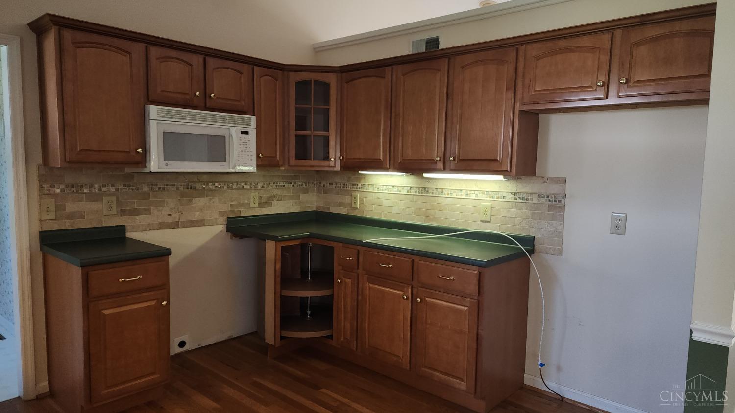 3677 Jessup Road Cincinnati, OH 45247 - Photo 3 of 23