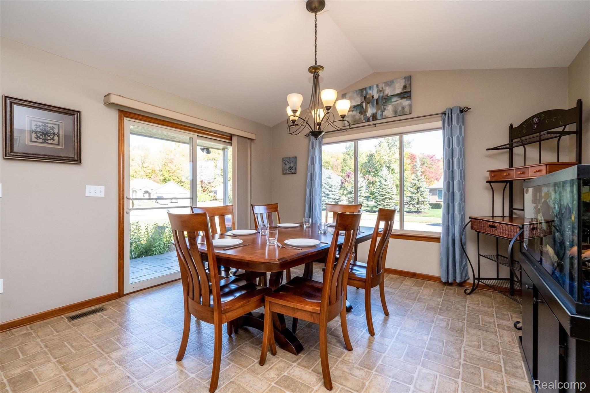 16059 Moore Park Road Macomb, MI 48044 - Photo 11 of 54 16059 Moore Park Rd (14 of 55).jpg