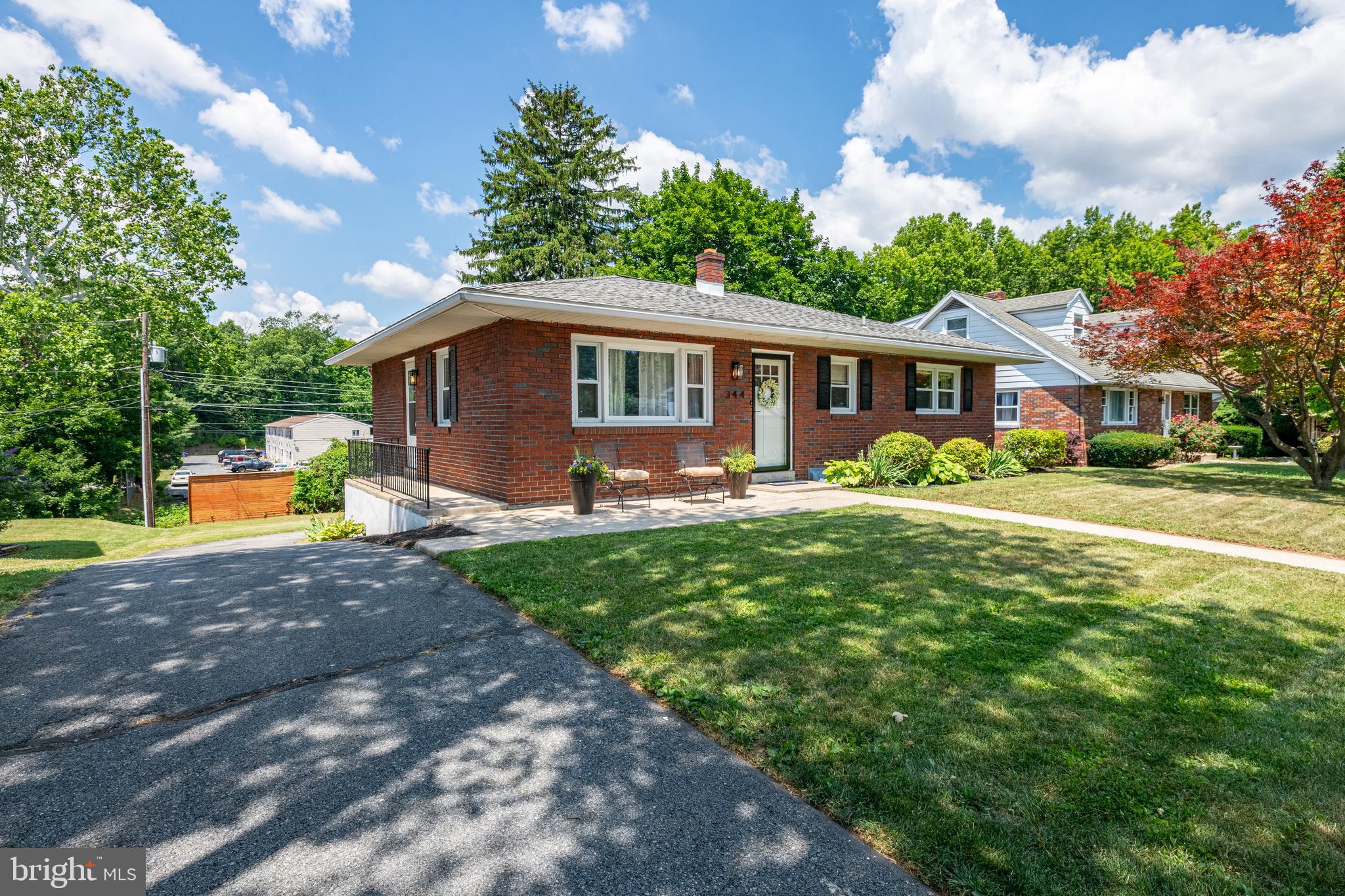 344 Pennwyn Place Reading, PA 19607 - Photo 5 of 33