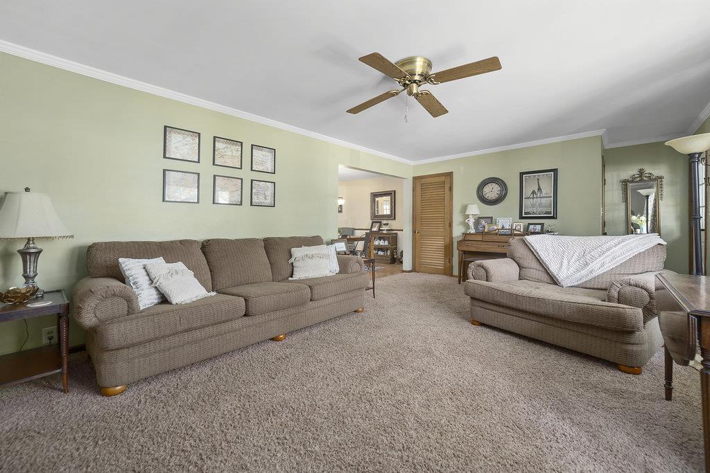 1223 North Winthrop Road Muncie, IN 47304 - Photo 3 of 16