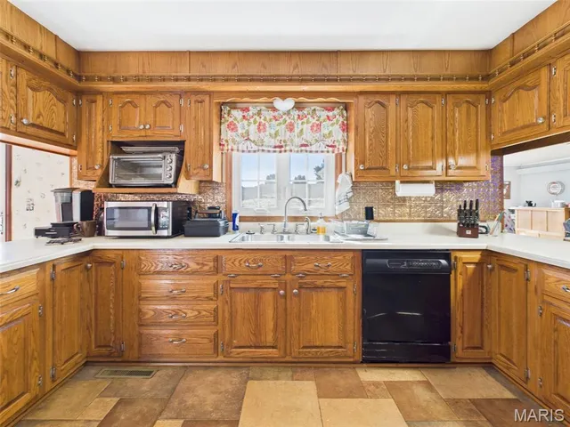 $369,900 | 836 Stella Street, Lebanon, MO 65536