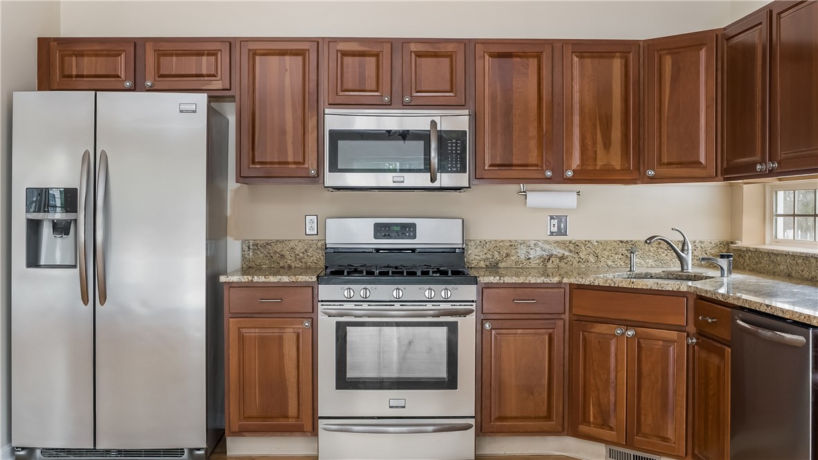 30 Rimwood Drive Smithfield, RI 02917 - Photo 5 of 18