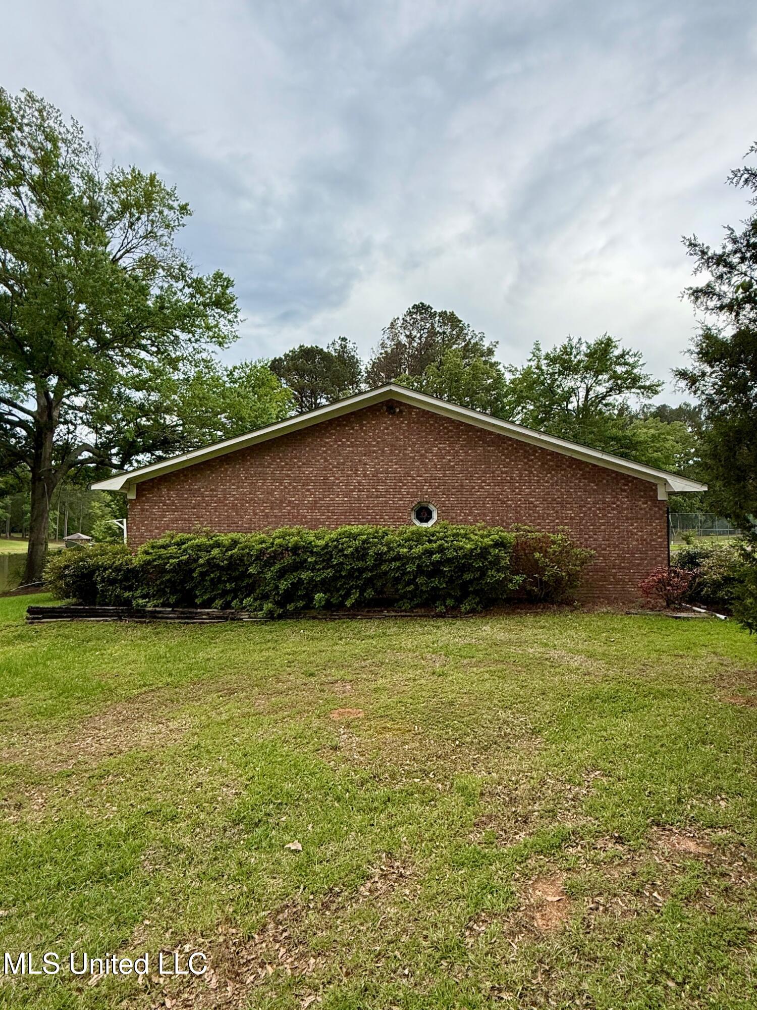 106 Skiers Point Canton, MS 39046 - Photo 12 of 71 IMG_3463