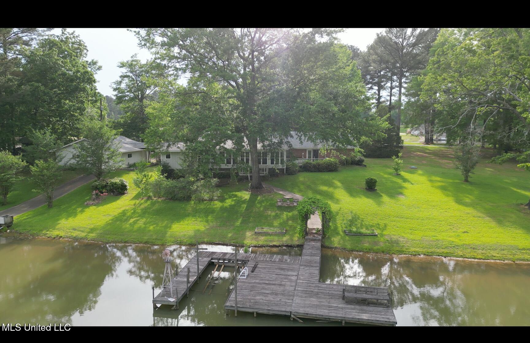 106 Skiers Point Canton, MS 39046 - Photo 3 of 71 Image 6