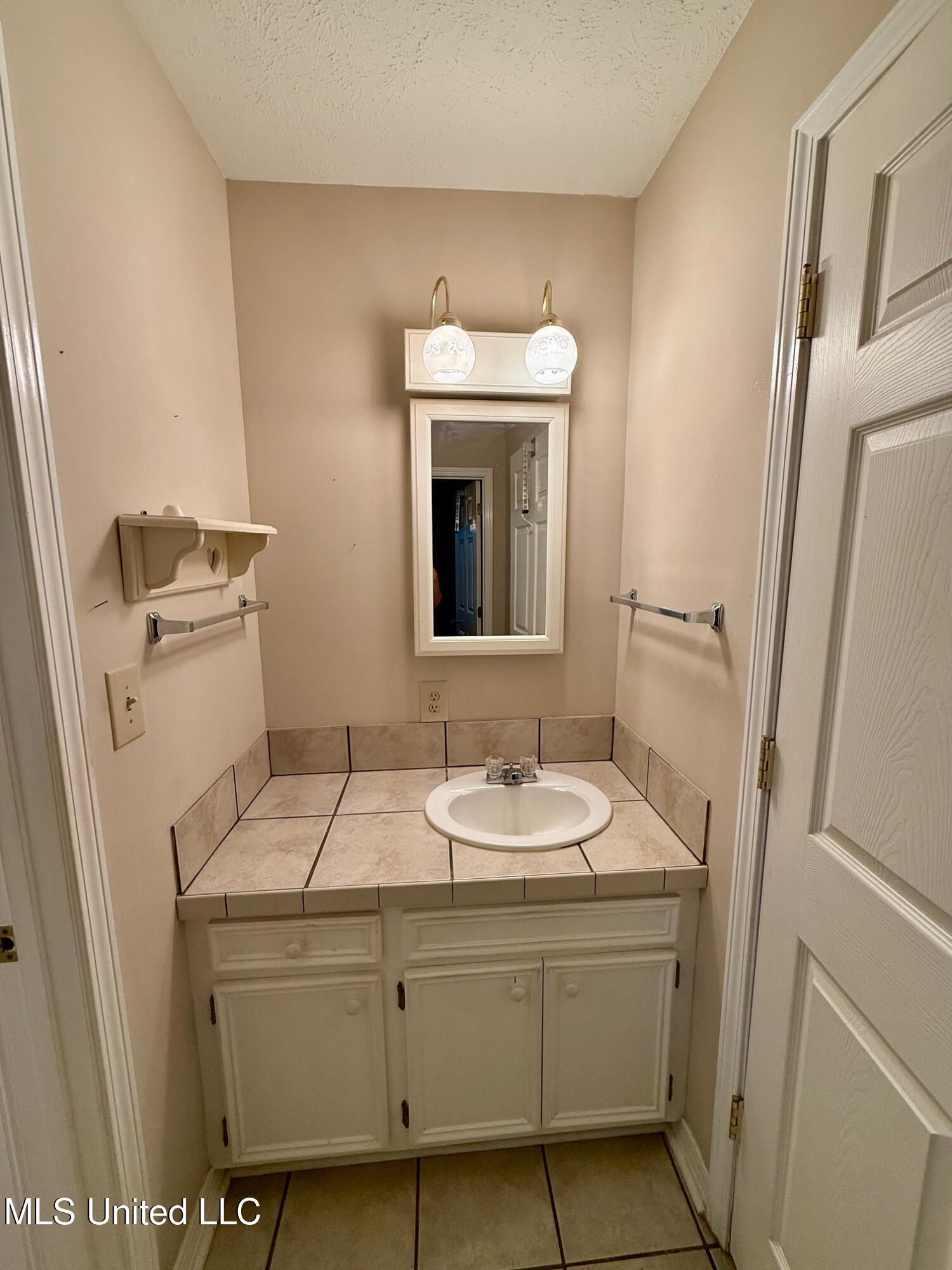 106 Skiers Point Canton, MS 39046 - Photo 53 of 71 IMG_3436