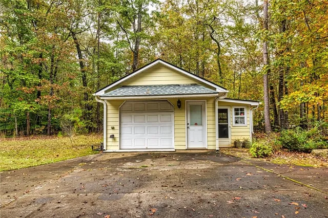 a view of a house with backyard and sitting area