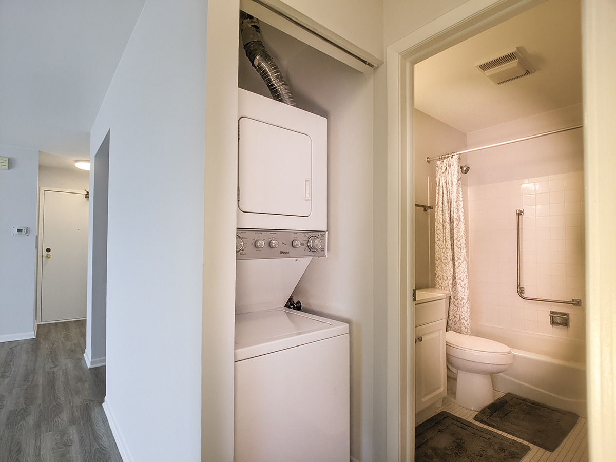 709 West Central Road, Unit 3C4 Mount Prospect, IL 60056 - Photo 9 of 11 Gallery Image 9