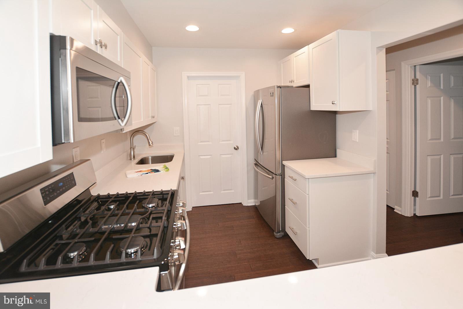 5900 Cove Landing Road, Unit 204 Burke, VA 22015 - Photo 5 of 25 Updated Kitchen