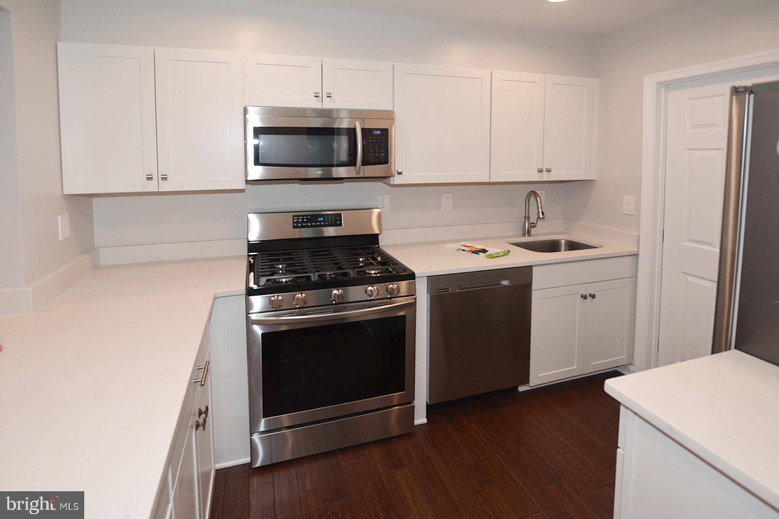 5900 Cove Landing Road, Unit 204 Burke, VA 22015 - Photo 7 of 25 Designer Granite Countertops