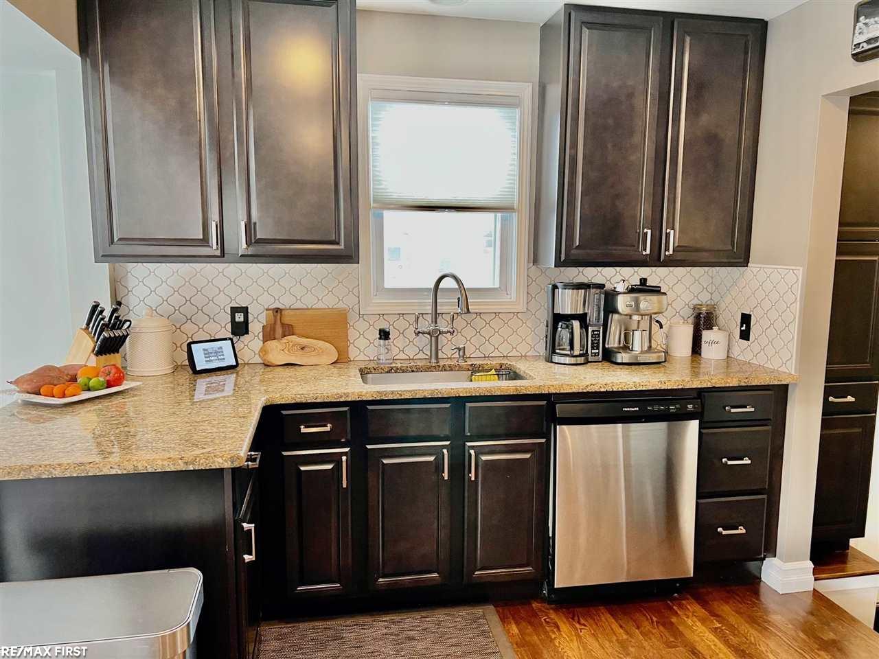 2289 Cambridge Road Berkley, MI 48072 - Photo 3 of 21
