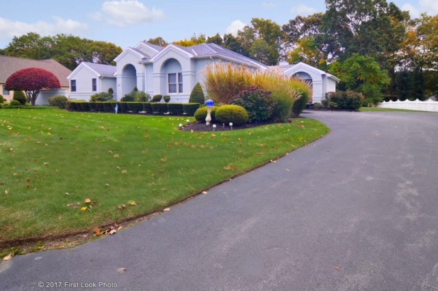 216 Council Rock Road Cranston, RI 02921 - Photo 2 of 37 Gallery Image 2