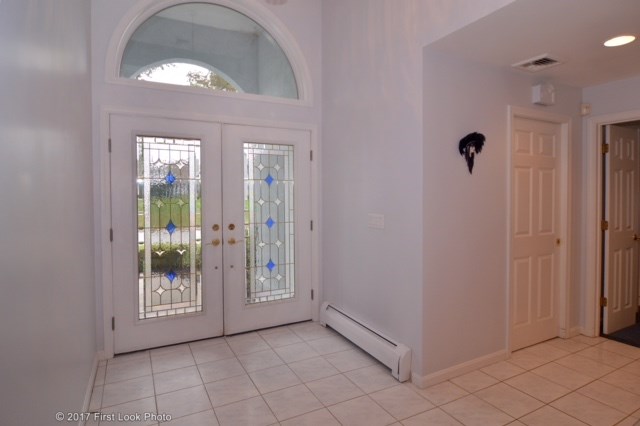 216 Council Rock Road Cranston, RI 02921 - Photo 4 of 37 Gallery Image 4