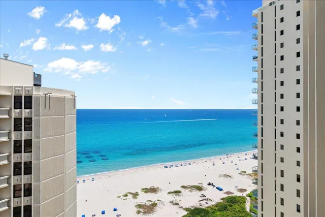 a view of a sky view