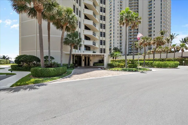 a view of a tennis court