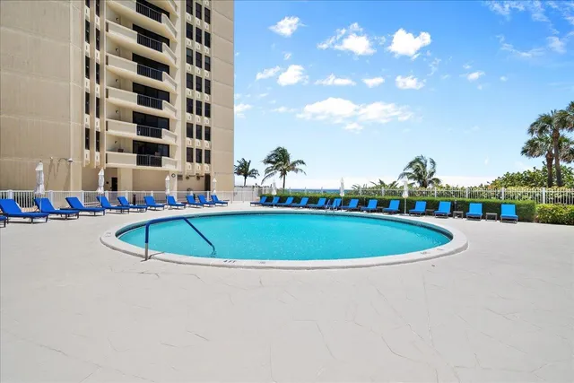 $575,000 | 2800 North Ocean Drive, Unit B24D, Singer Island, FL 33404