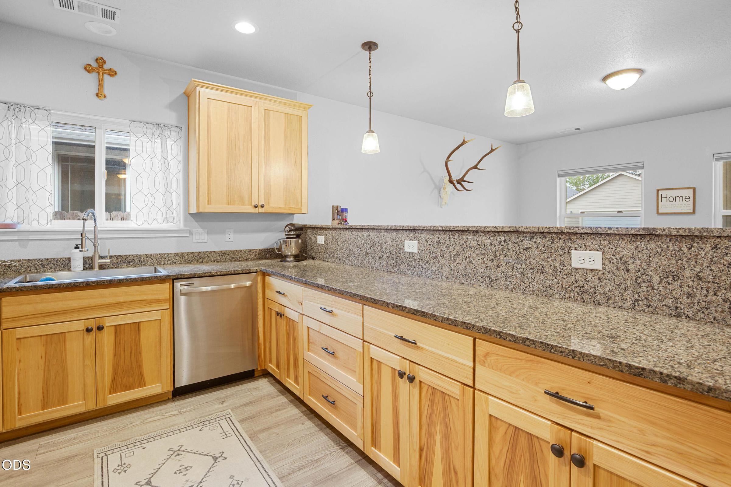 738 Lincoln Road Grants Pass, OR 97526 - Photo 8 of 28 Gallery Image 8