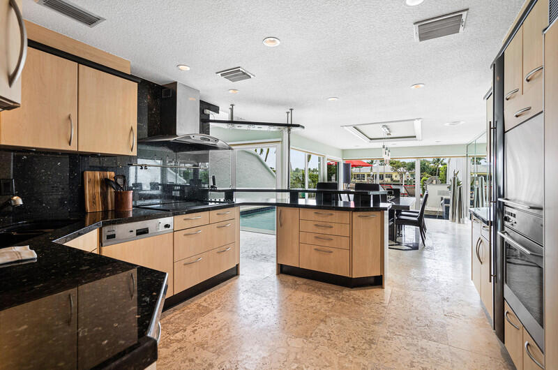 628 Southeast 5th Street, Unit 4 Delray Beach, FL 33483 - Photo 24 of 55 DBE2B23C-8CDE-478E-A617-0D10BC1A8CF4