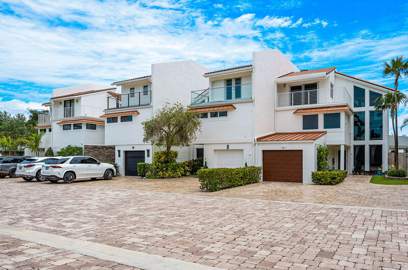 628 Southeast 5th Street, Unit 4 Delray Beach, FL 33483 - Photo 3 of 55 3372373F-4E7C-4CCB-BD5F-E653DA8432D5