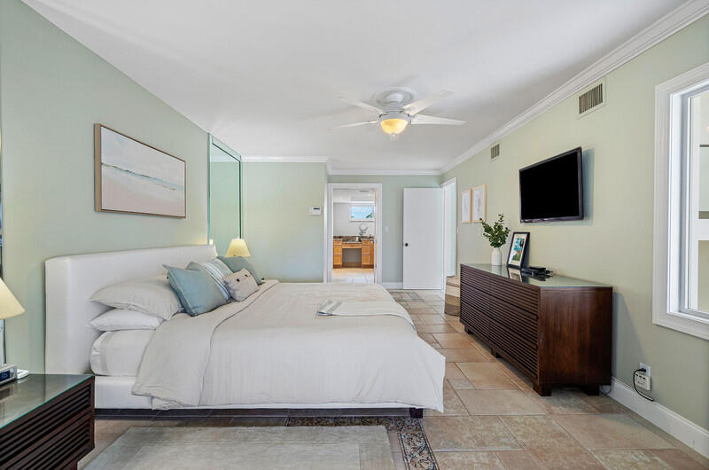 628 Southeast 5th Street, Unit 4 Delray Beach, FL 33483 - Photo 31 of 55 0602F6B6-91A3-4A45-9800-590FCAF076B0