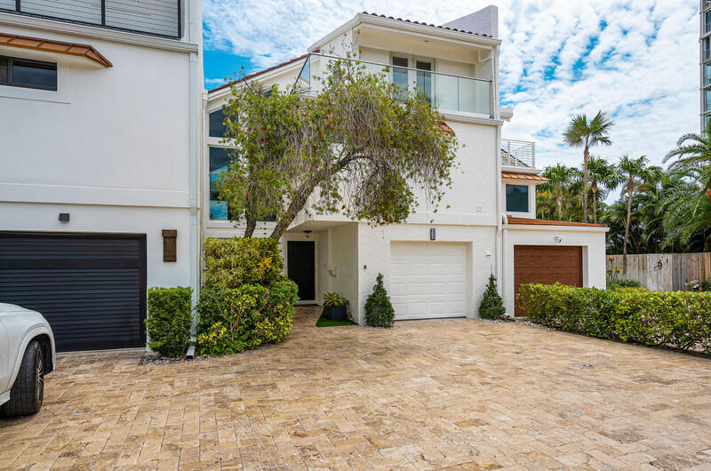628 Southeast 5th Street, Unit 4 Delray Beach, FL 33483 - Photo 4 of 55 8E63D2FC-7C42-4205-895C-E862EEACD8E7