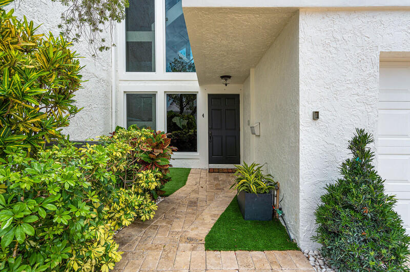 628 Southeast 5th Street, Unit 4 Delray Beach, FL 33483 - Photo 5 of 55 056EFAA2-CBC9-49E9-825B-D8F4072A6197