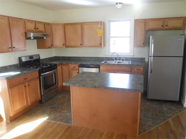 236 Tyler Street Springfield, MA 01109 - Photo 3 of 7 Gallery Image 3