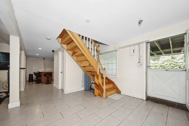 a view of an entryway with workspace