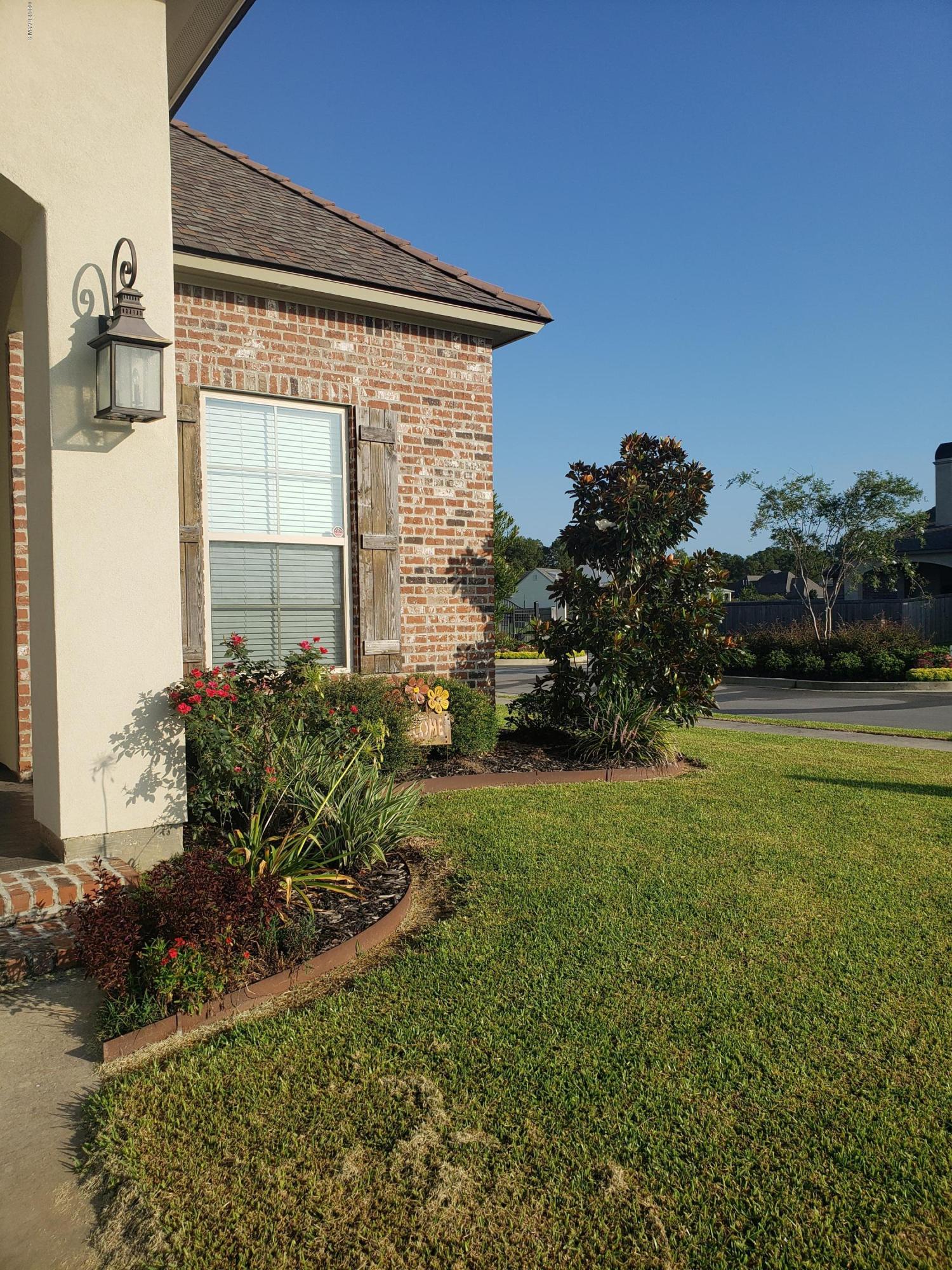 305 Habitat Ridge Broussard, LA 70518 - Photo 4 of 26 20190812_080943
