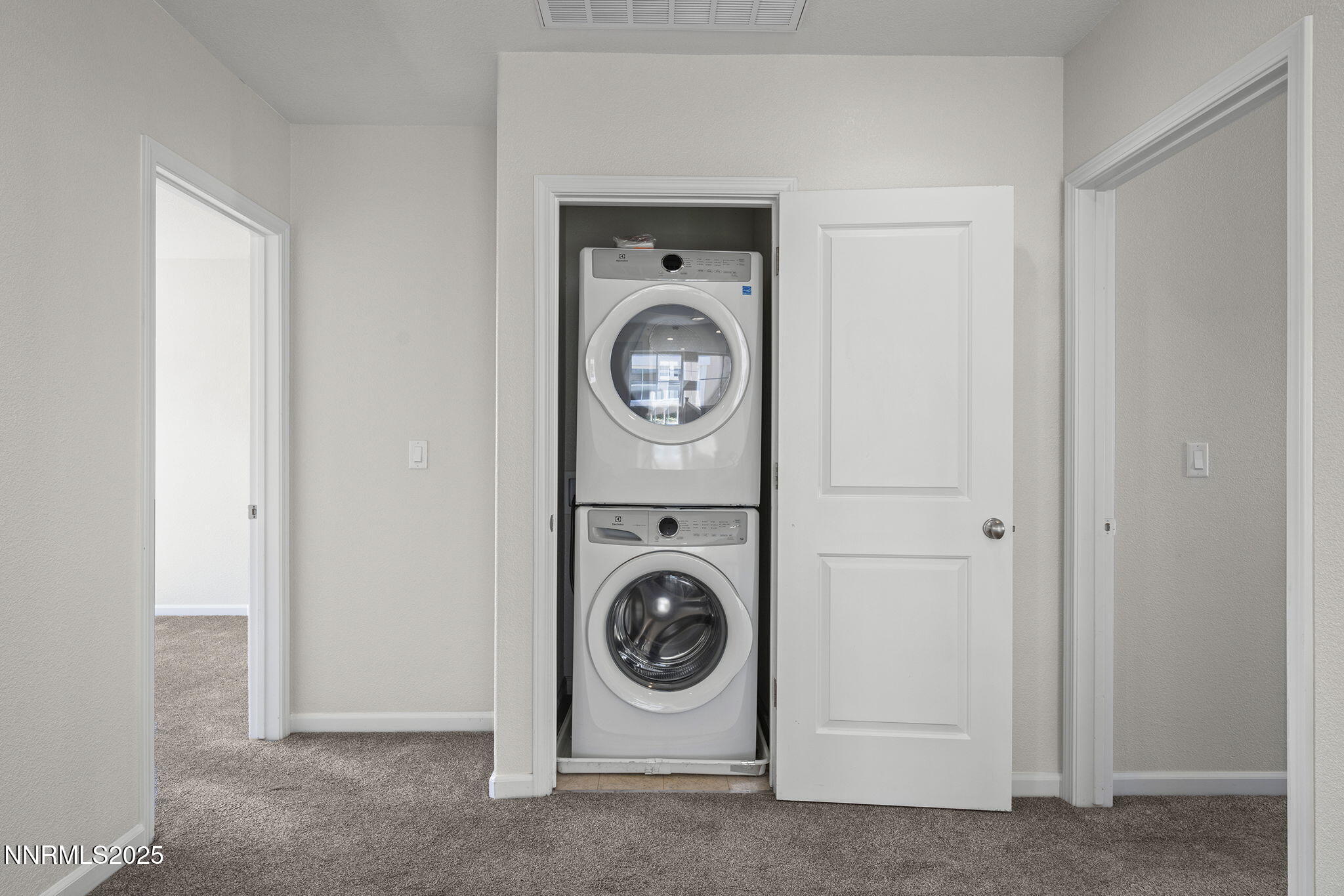 1672 Spring Hill Drive Reno, NV 89523 - Photo 14 of 26 a utility room with dryer and washer