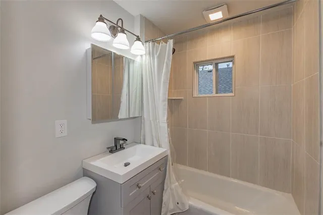 $299,950 | 704 West 76 Street, Kansas City, MO 64114