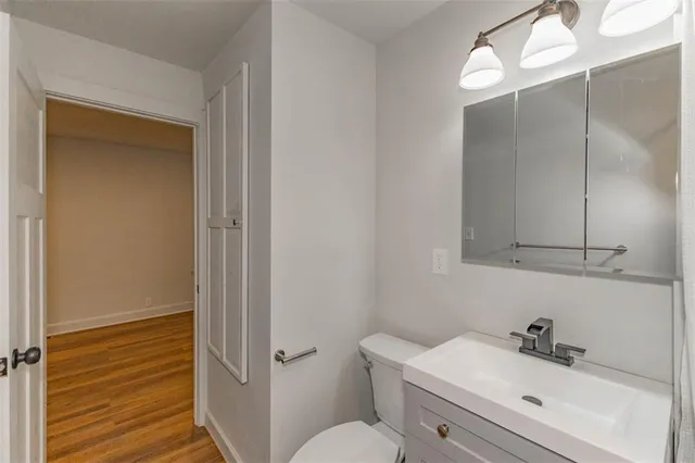 $299,950 | 704 West 76 Street, Kansas City, MO 64114