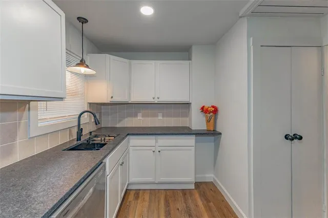 $299,950 | 704 West 76 Street, Kansas City, MO 64114