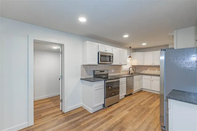 $299,950 | 704 West 76 Street, Kansas City, MO 64114