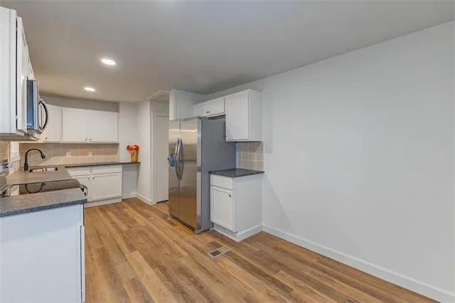 $299,950 | 704 West 76 Street, Kansas City, MO 64114