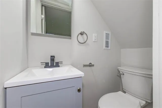 $299,950 | 704 West 76 Street, Kansas City, MO 64114