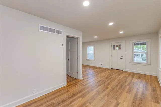 $299,950 | 704 West 76 Street, Kansas City, MO 64114