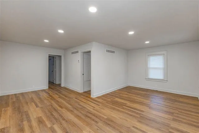 $299,950 | 704 West 76 Street, Kansas City, MO 64114