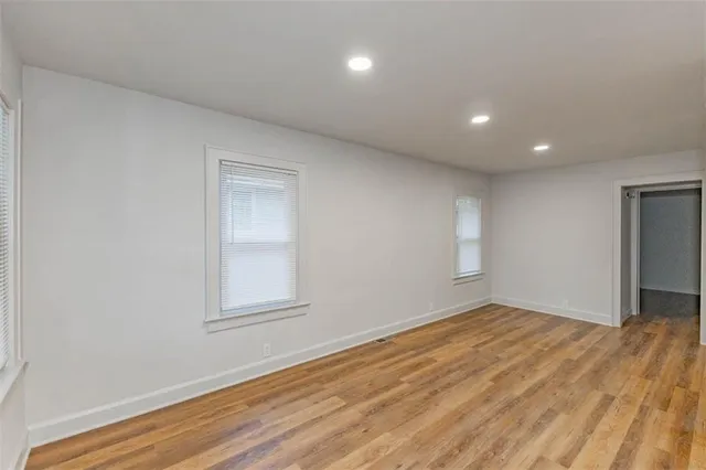 $299,950 | 704 West 76 Street, Kansas City, MO 64114