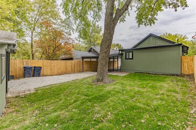 $299,950 | 704 West 76 Street, Kansas City, MO 64114