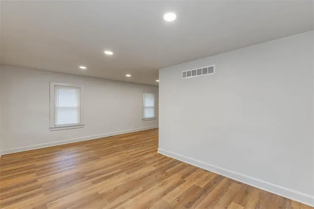 $299,950 | 704 West 76 Street, Kansas City, MO 64114