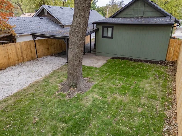 $299,950 | 704 West 76 Street, Kansas City, MO 64114