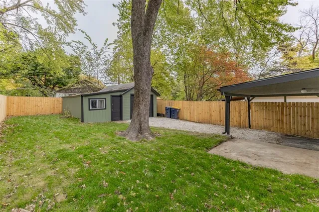 $299,950 | 704 West 76 Street, Kansas City, MO 64114