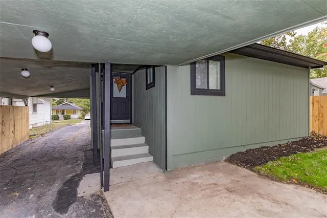 $299,950 | 704 West 76 Street, Kansas City, MO 64114